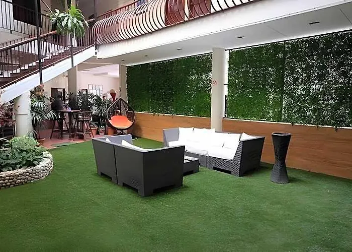 Hotel Kiwi 2*